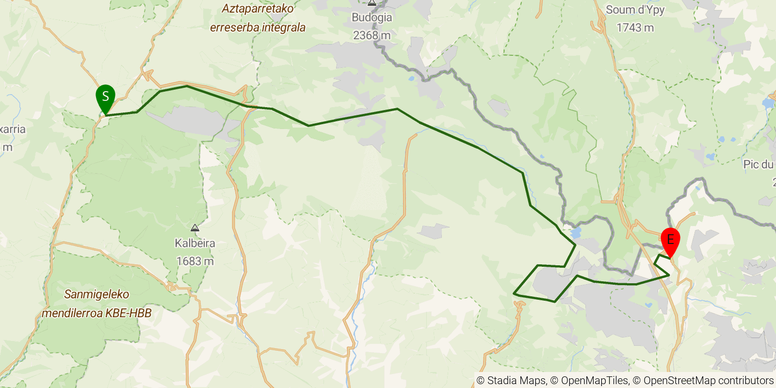 Route map of the GR11 Senda Pirenaica — Stages 8–11: Isaba to Candanchú on OpenStreetMap terrain